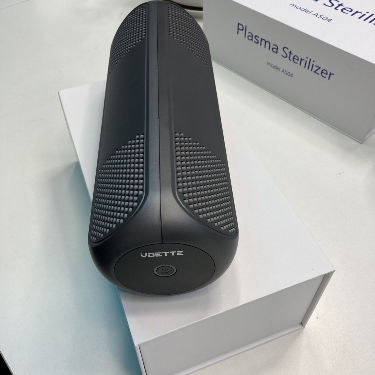 Stérilisateur d'air portable avec une couverture de 30 à 100 mètres carrés, une durée de travail de 8 heures et une batterie de 6600 mAh pour l'air pur et frais